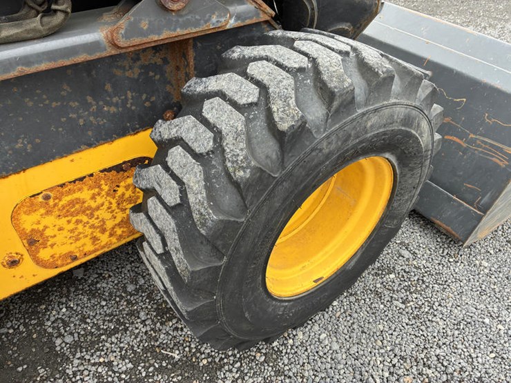 new-holland-l230-image-15