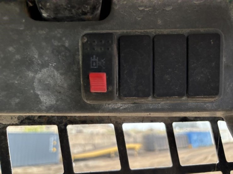 2006-caterpillar-246b-image-30