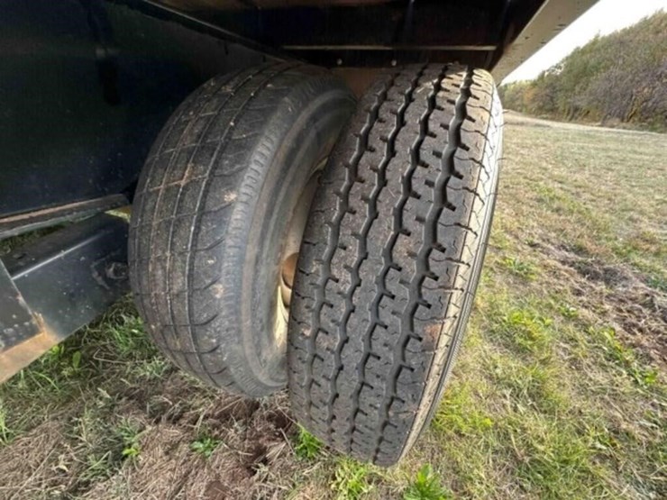 2016-maxey-26’-gooseneck-flatbed-trailer-image-15