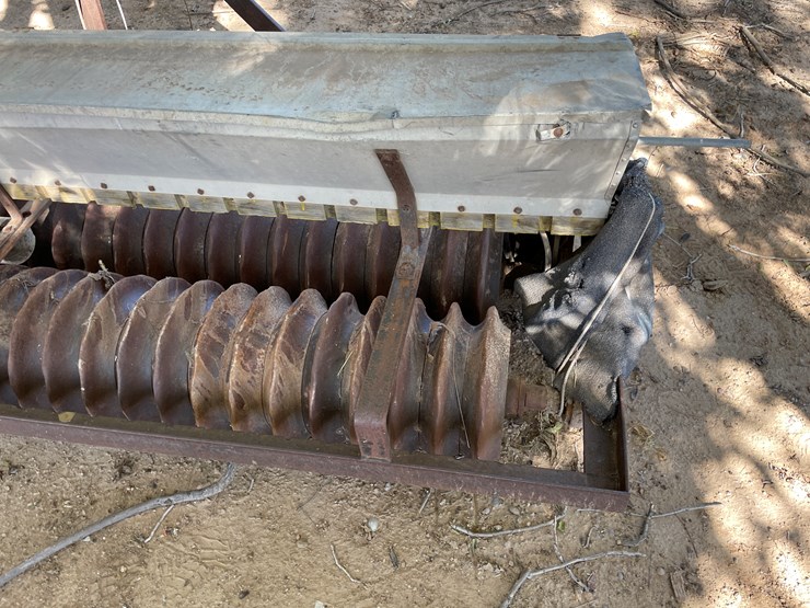 #3657-•-custom-hitch-pull-seeder-image-5