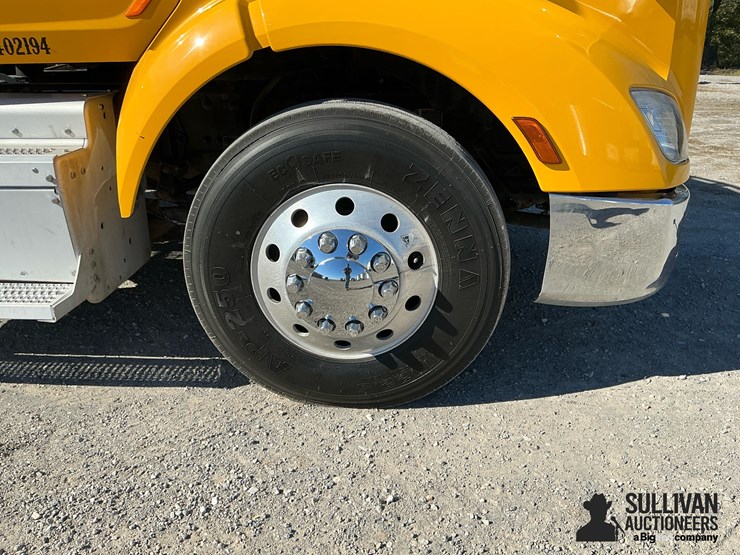 peterbilt-579-image-14