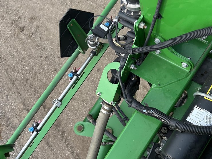 2017-john-deere-r4038-image-72