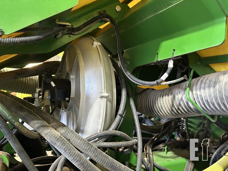 2014-john-deere-db60-image-27