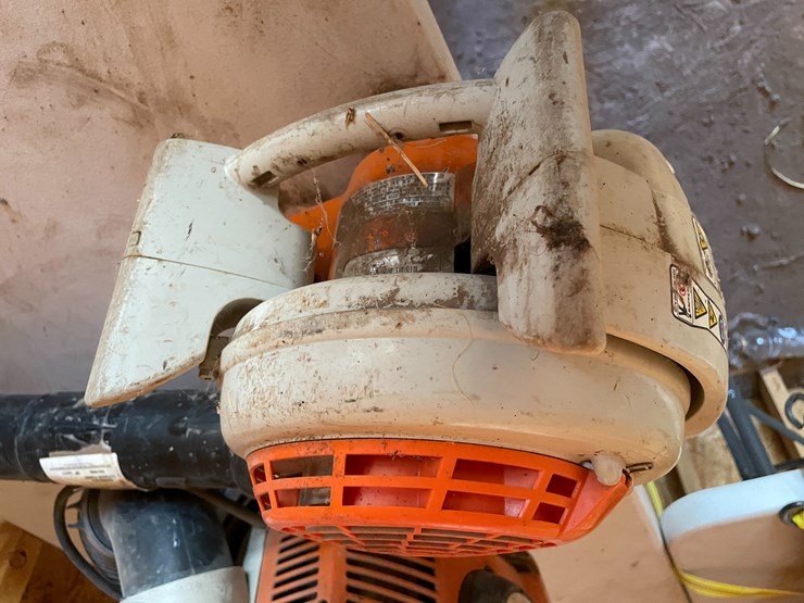 #3686-•-(2)-stihl-leaf-blowers-image-8