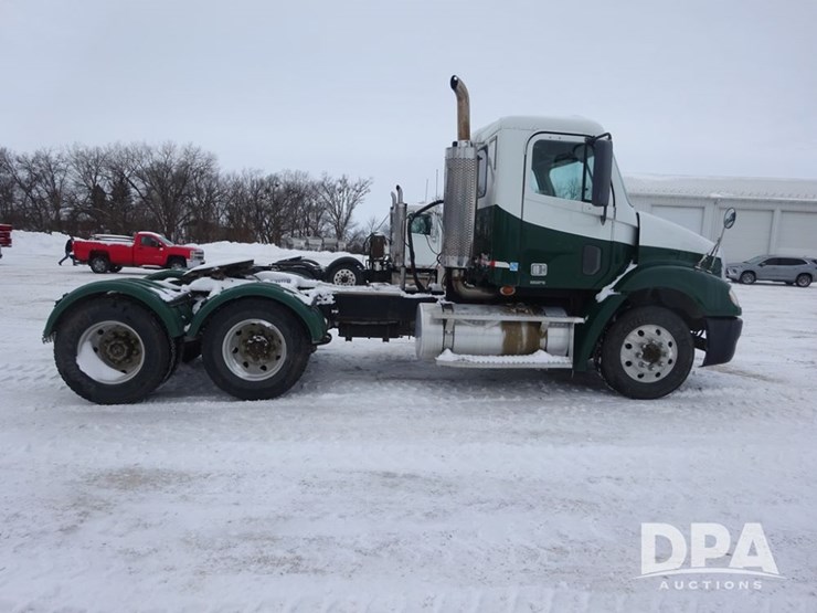 2007-freightliner-columbia-112-image-16