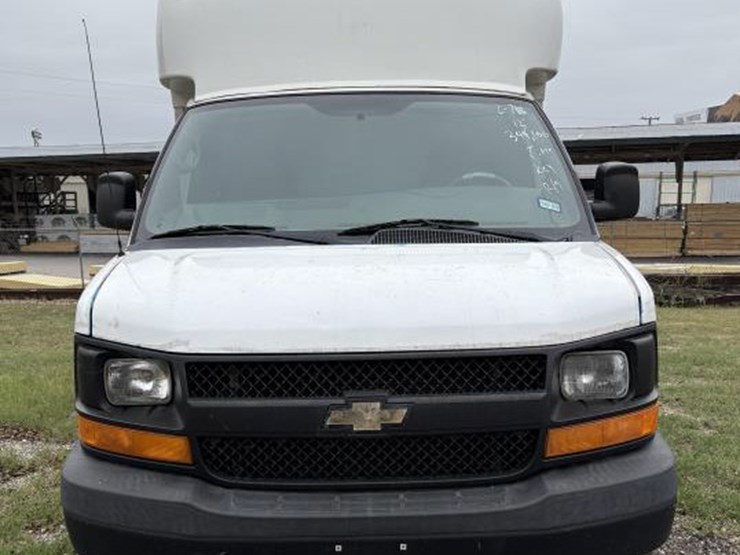 #23-•-2013-chevrolet-box-truck-image-2