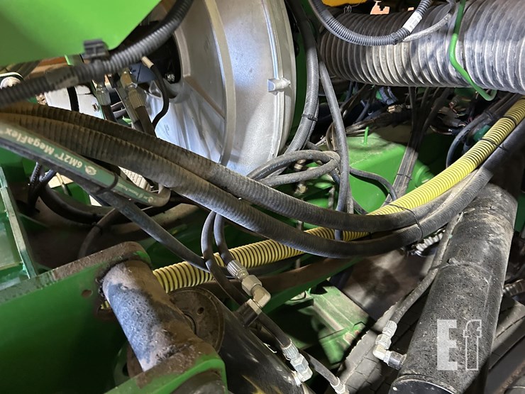 2014-john-deere-db60-image-42