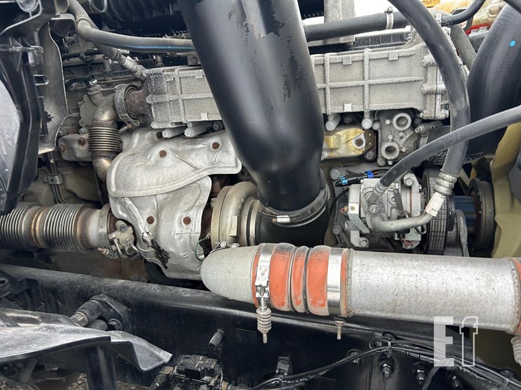 2019-freightliner-cascadia-126-image-18