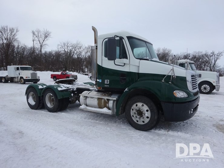 2007-freightliner-columbia-112-image-11