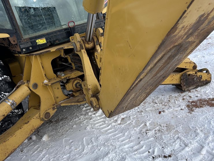 caterpillar-420d-image-90