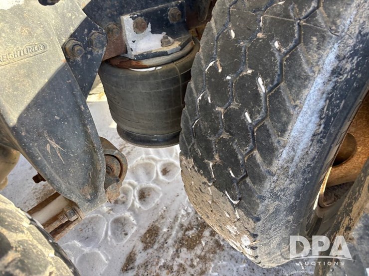 1998-freightliner-fl80-image-52