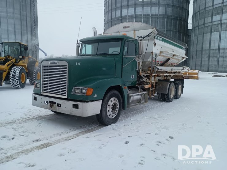 1996-freightliner-fld120-image-4