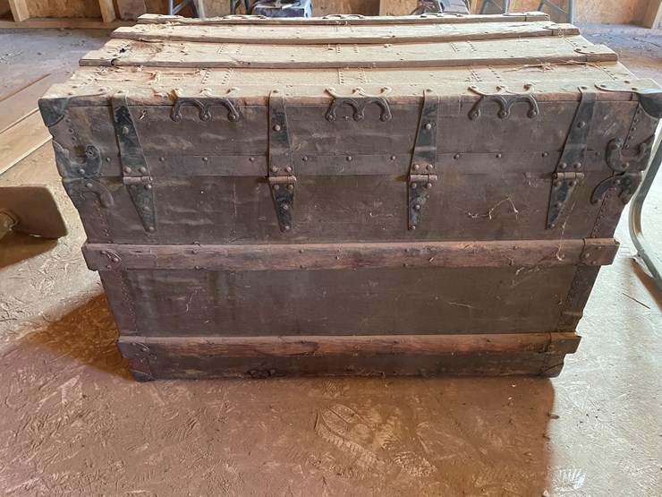 #3688-•-vintage-wooden-trunk-with-power-tools-image-5