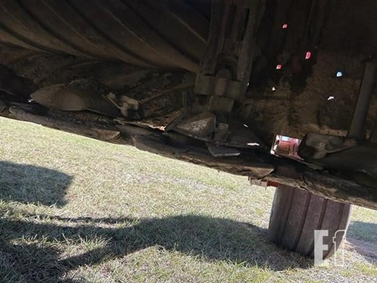 2014-new-holland-h7460-image-31