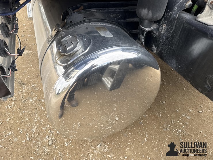 peterbilt-389-image-9