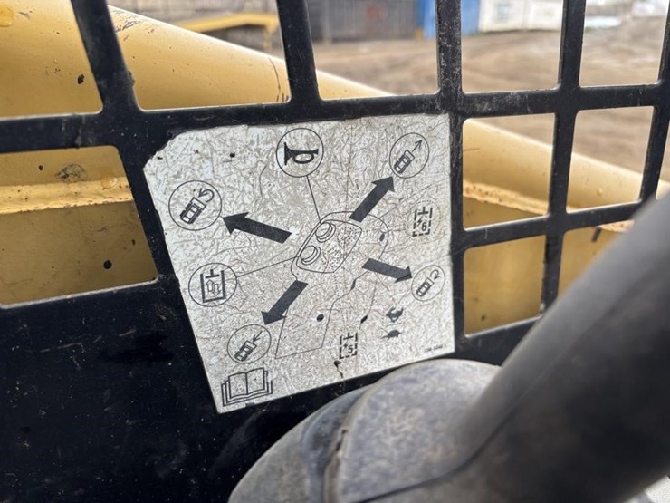 2006-caterpillar-246b-image-23