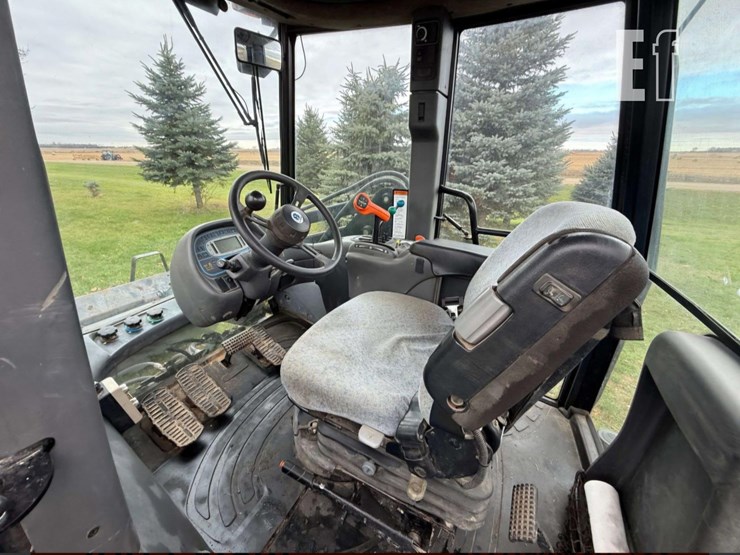 new-holland-tv145-image-6