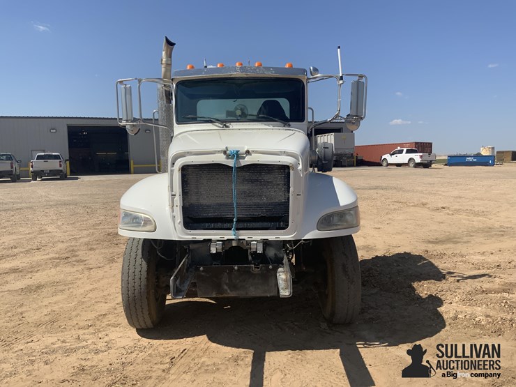 2017-peterbilt-348-image-2