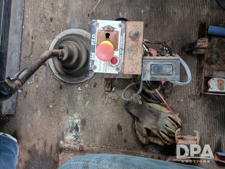 1996-freightliner-fld120-image-22