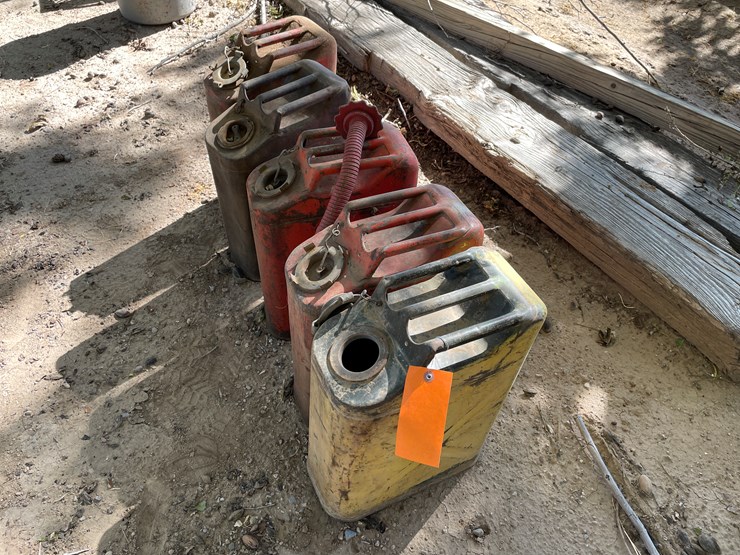 #3655-•-lot-of-(5)-jerry-gas-cans-image-3