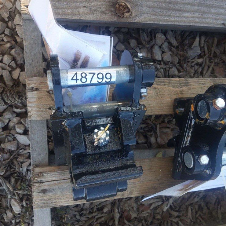 UNUSED TPM MINI EXCAVATOR QUICK HITCH