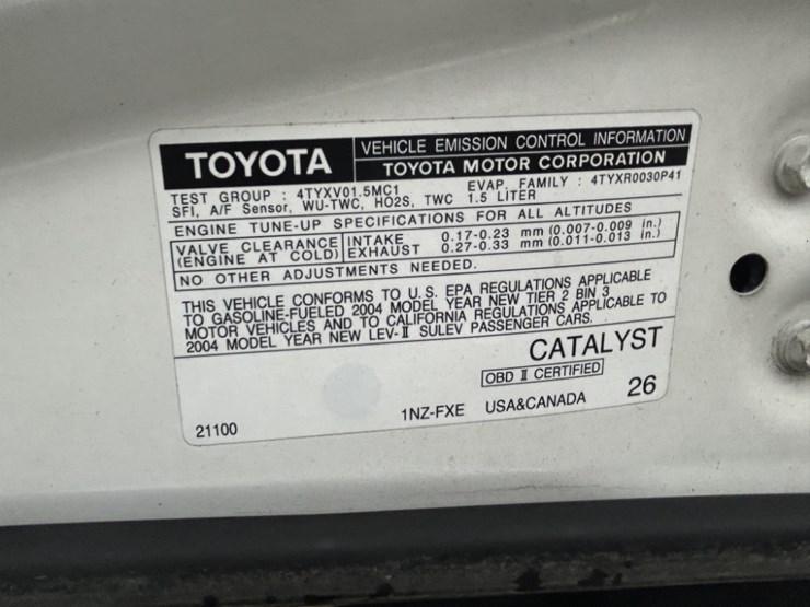 2004-toyota-prius-hybrid-sedan-image-38