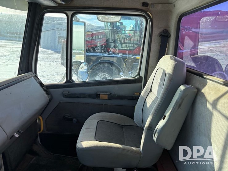 1998-freightliner-fl80-image-59