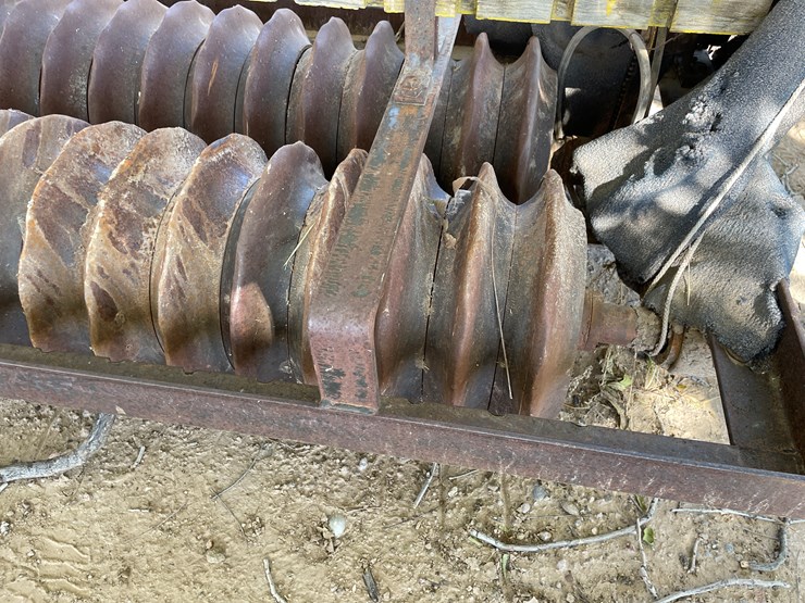 #3657-•-custom-hitch-pull-seeder-image-6