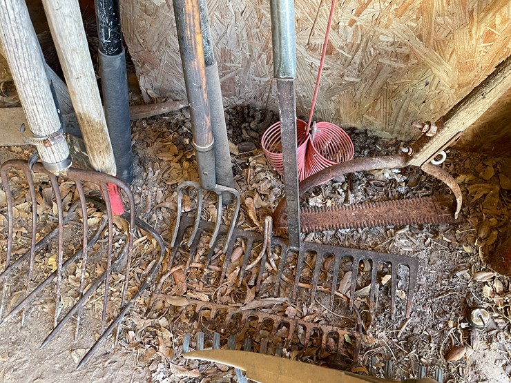 #3673-•-yard-tools-image-6