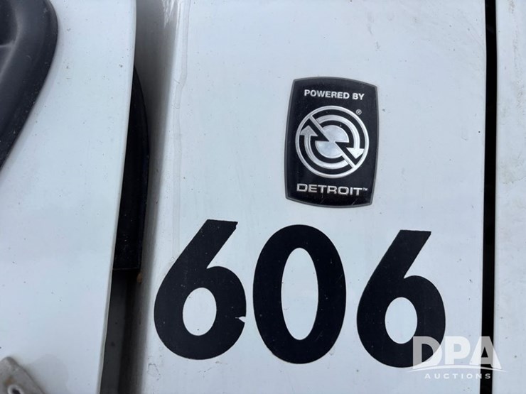 freightliner-114sd-image-26