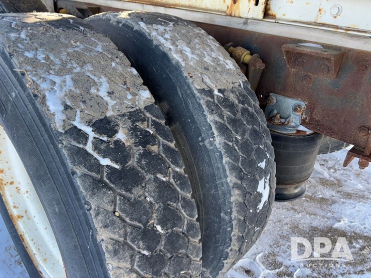 1998-freightliner-fl80-image-53