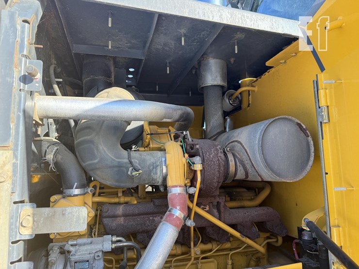 2011-deere-624k-image-14