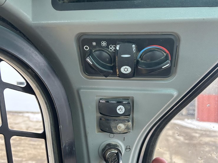 caterpillar-262d-image-45