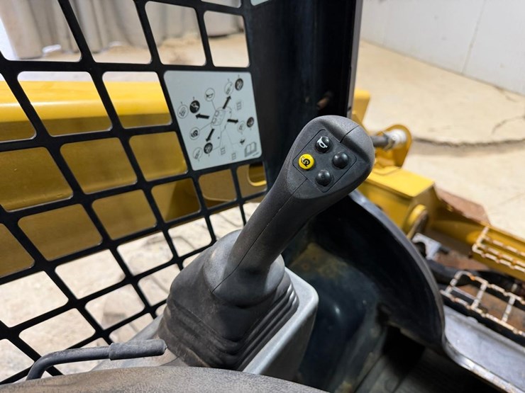 2020-caterpillar-272d3-image-22