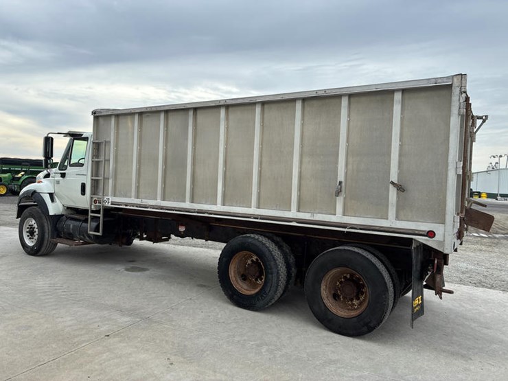 case-ih-7400-image-9