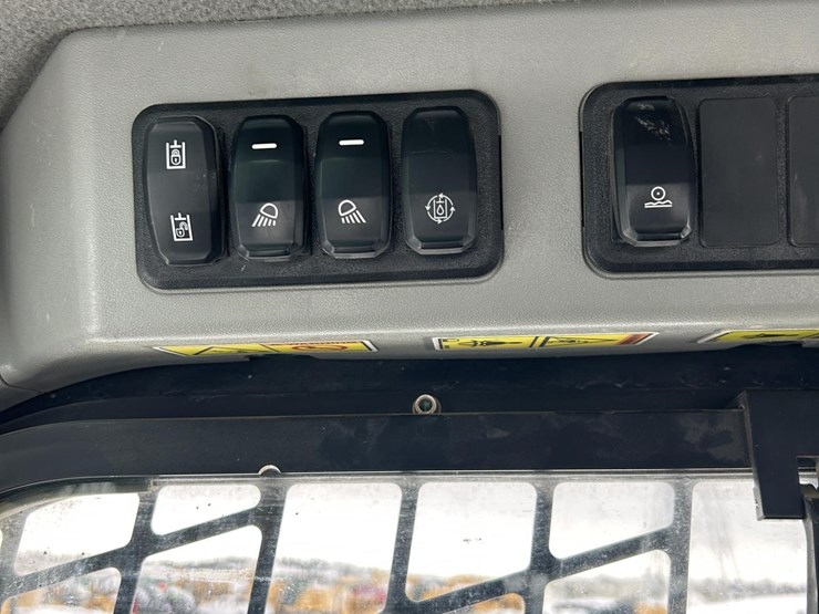 2021-caterpillar-259d3-image-39