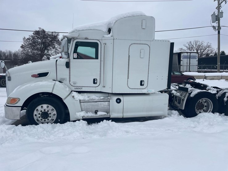 2012-peterbilt-384-image-2