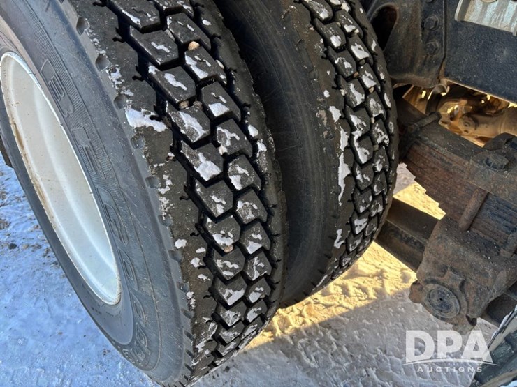 international-4900-image-47