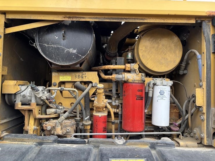 2006-caterpillar-143h-image-49