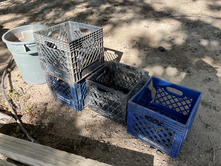 #3656-•-lot-of-crates-and-mini-trash-bin-image-11