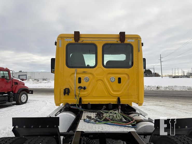 2016-freightliner-cascadia-125-image-20