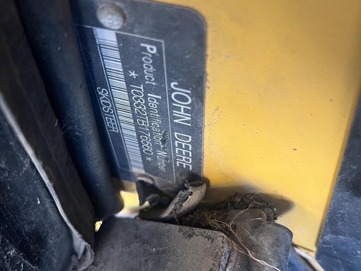 2010-deere-ct332-image-9