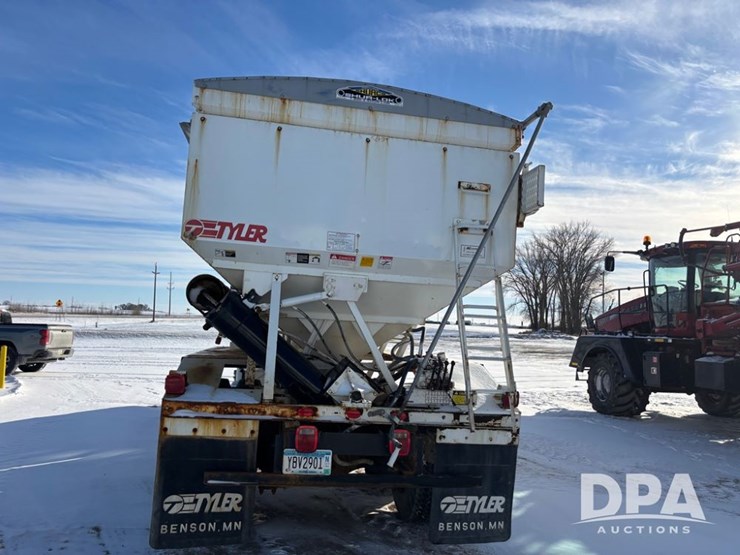 1998-freightliner-fl80-image-7