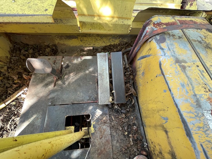 #3653-•-new-holland-swather-image-46