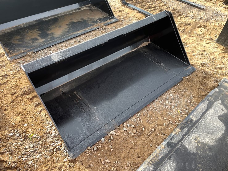 #2010-•-bucket-attachment-image-1