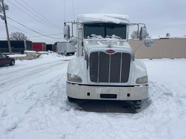 2012-peterbilt-384-image-8