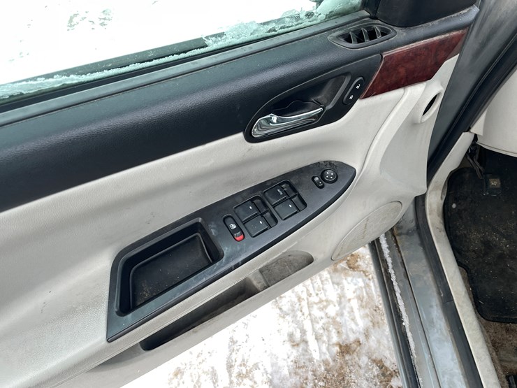 #1173-•-2008-chevrolet-impala-ls-(has-mn-title)-image-21