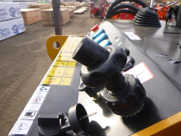 2025-agt-mx-crt23-skid-steer-track-loader-image-13