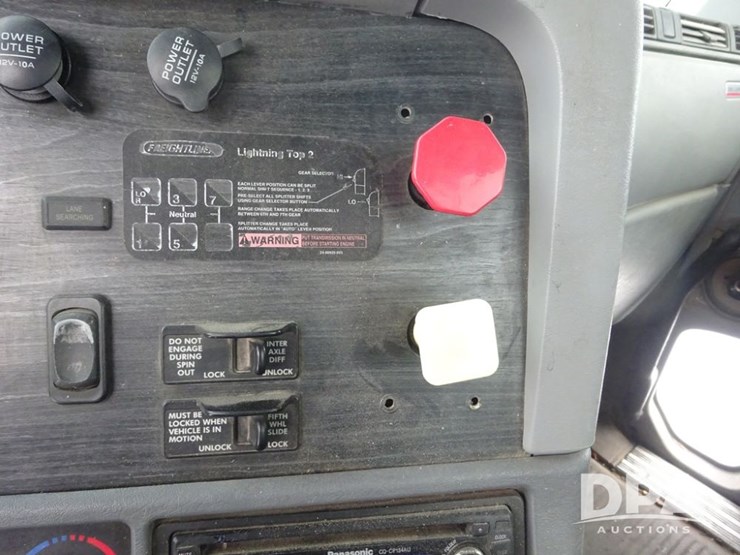 2007-freightliner-columbia-112-image-94