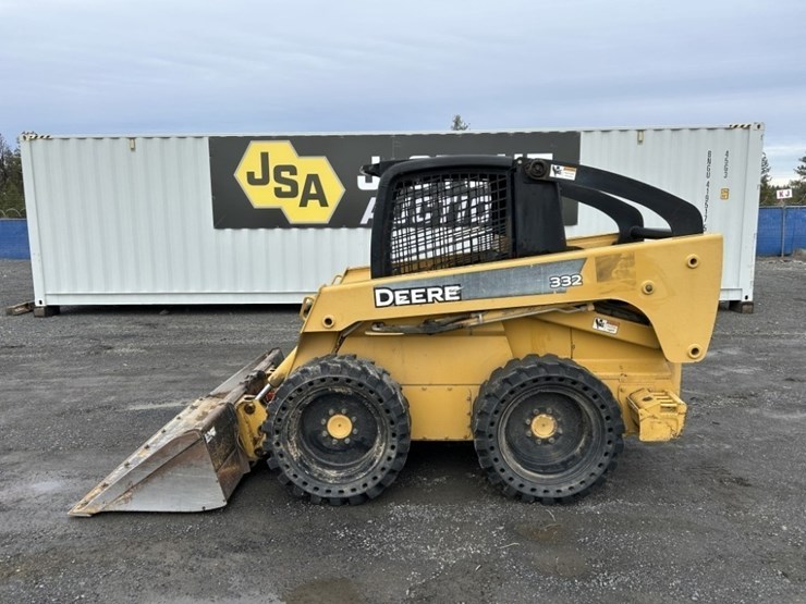 john-deere-332-image-2